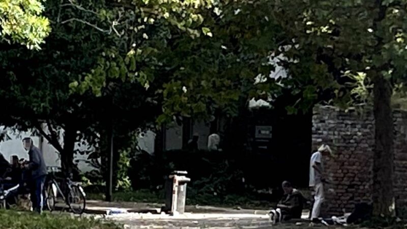 Obdachlose und Drogenszene: Neusser SPD fordert „Null-Toleranz“ bei Verstößen