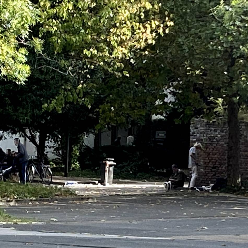 Obdachlose und Drogenszene: Neusser SPD fordert „Null-Toleranz“ bei Verstößen