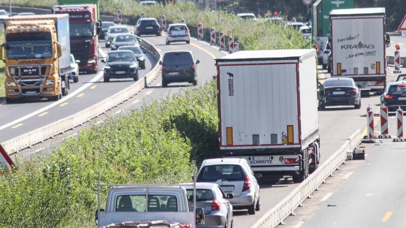 Viel Stillstand durch lange Baustelle: Fast 4500 Stunden Stau auf der A46 zwischen Heinsberg und Neuss