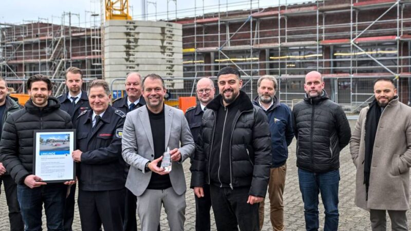 Großprojekt in Willich: Richtfest für die neue Feuerwache