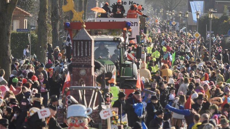 Massen auf den Straßen: Kranenburg im Ausnahmezustand – Tausende feiern den Frühschoppenzug
