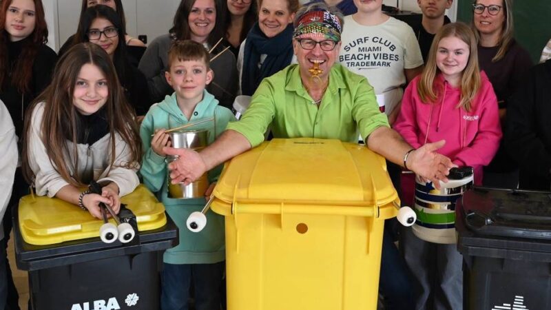 200 Jahre Realschule Hückeswagen: Realschüler geben am Rosenmontag Rhythmus vor