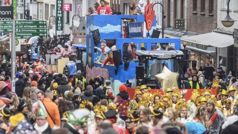 Rosenmontagszug 2026: Ausnahmezustand in Kleve – Karnevalisten trotzen Kälte und Regen