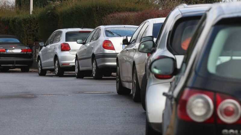 Ruhender Verkehr in Leverkusen: Halteverbot – Stadt entzerrt Parksituation an der Schönen Aussicht