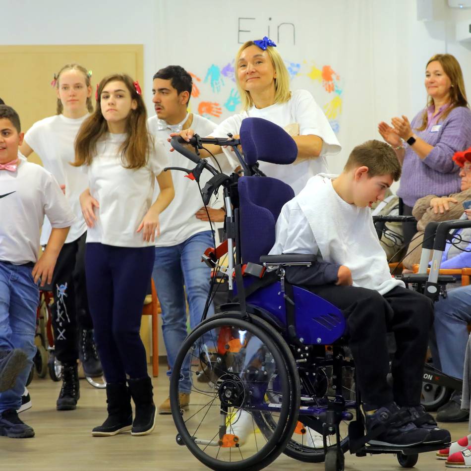 Neues Angebot der Bönninghardtschule: Kinder blühen auf durch neue Karnevals-AG