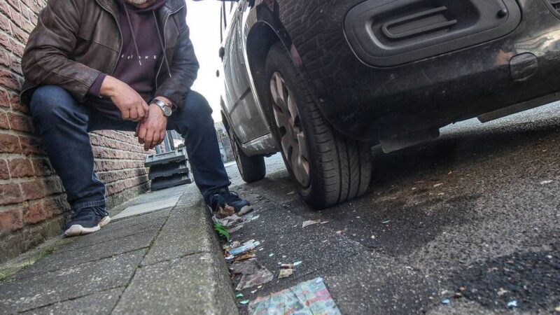 Schmutz in Grevenbroich-Gustorf: Kam die Kehrmaschine vor anstatt nach dem Karnevalszug?