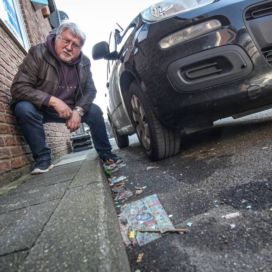 Schmutz in Grevenbroich-Gustorf: Kam die Kehrmaschine vor anstatt nach dem Karnevalszug?