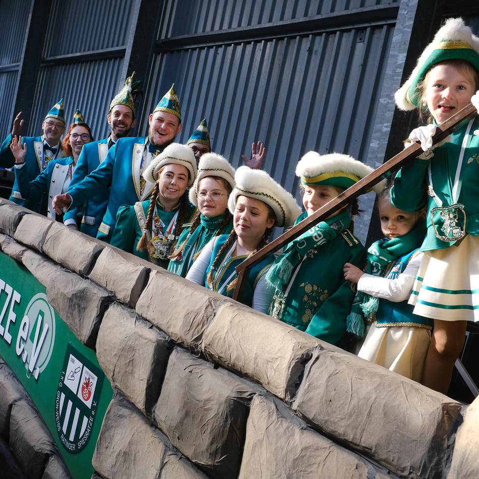 Karneval in Ratingen: Warmfeiern für den Straßenkarneval