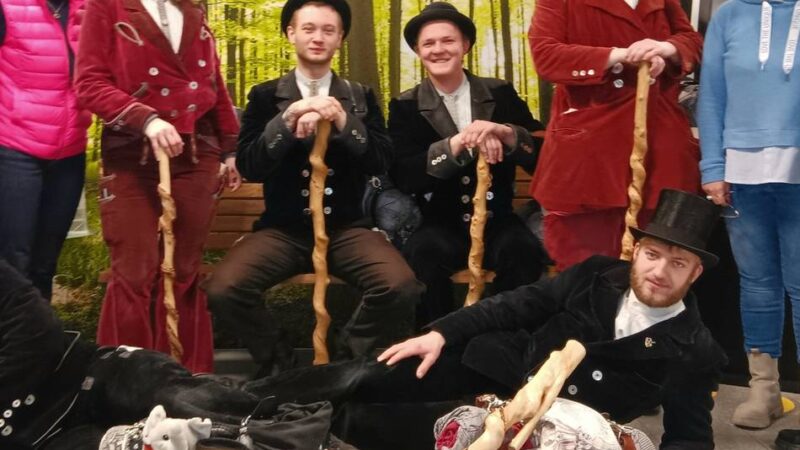 Wandergesellen in Hückeswagen: Auf der Walz einen Abstecher ins Bürgerbüro