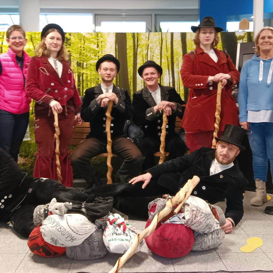 Wandergesellen in Hückeswagen: Auf der Walz einen Abstecher ins Bürgerbüro