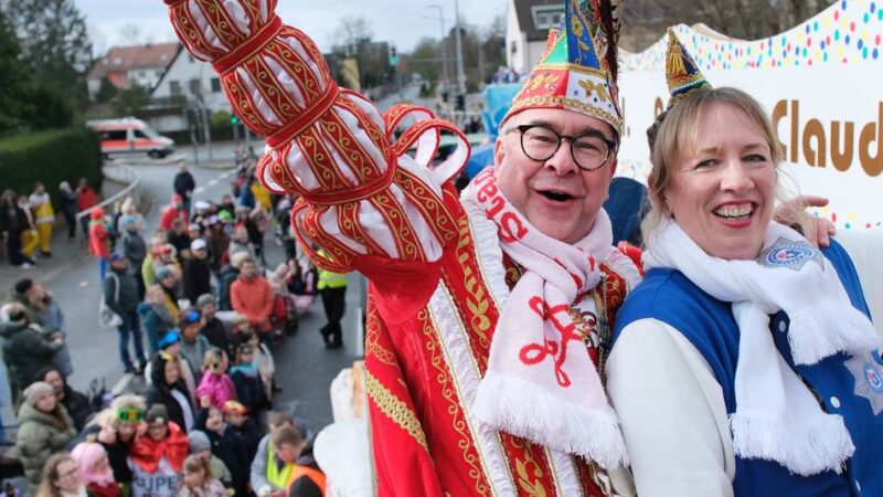 Ratingen Helau!: Tausende Narren feiern ausgelassen in der Ratinger City