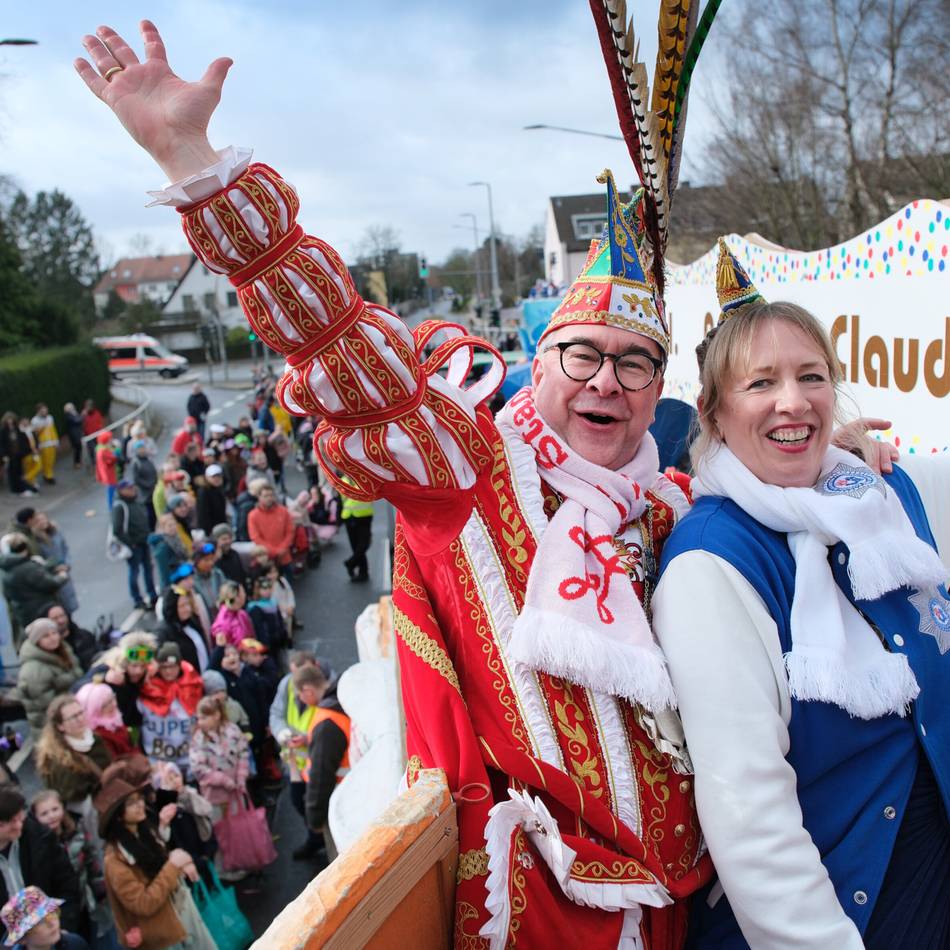 Ratingen Helau!: Tausende Narren feiern ausgelassen in der Ratinger City