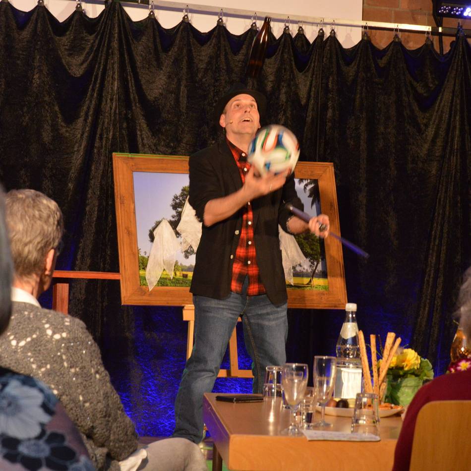 Evangelische Kirchengemeinde Hückeswagen: Ein „zauberhafter“ Dankeschön-Abend für das Ehrenamt