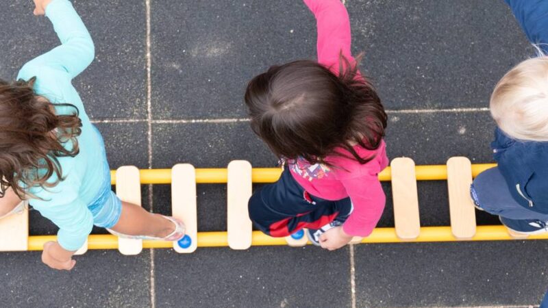Ratgeber: Hilfe, mein Kind findet keine Freunde!