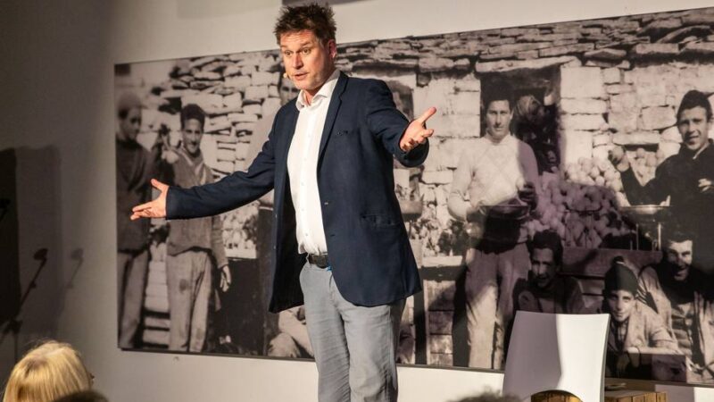 Kabarett in Kaarst: „Die Welt braucht Krisen und Kriege“