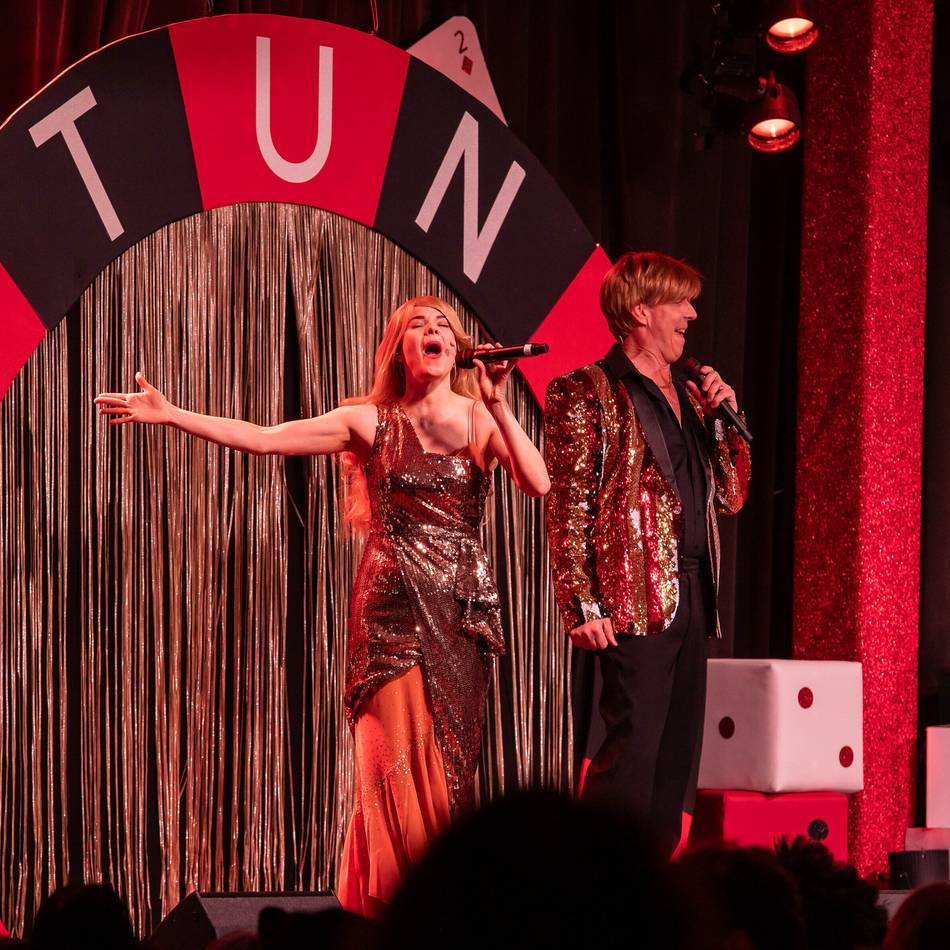 Stunksitzung 2026 in Neuss: Elvis in Neuss – und ein Sack Reis fällt um