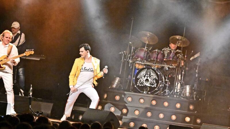 NEW Box in Mönchenglabdach: Fans feiern Freddie und Queen mit der Q-Revival-Band