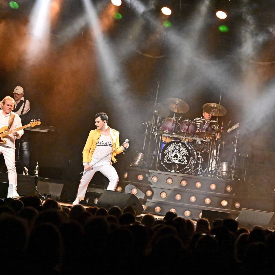 NEW Box in Mönchenglabdach: Fans feiern Freddie und Queen mit der Q-Revival-Band