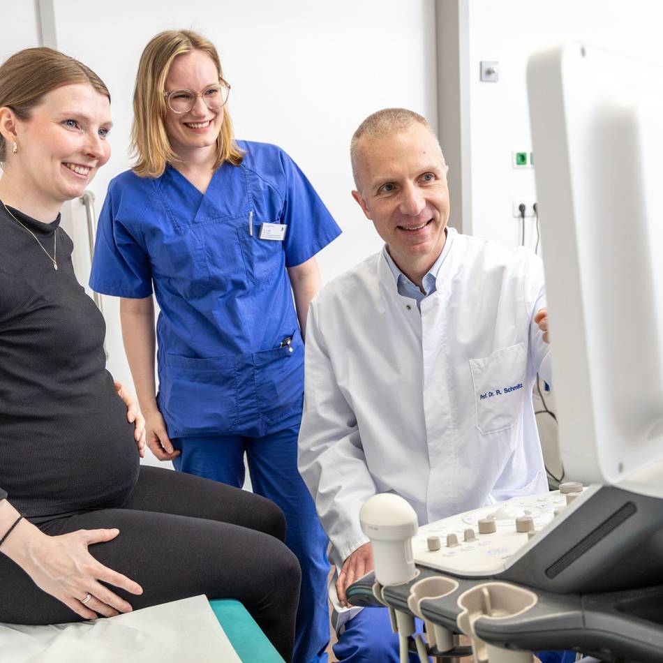 Größte Geburtsklinik in Düsseldorf: Zwillinge bis Vierlinge – so werden Eltern auf Mehrlingsgeburten vorbereitet