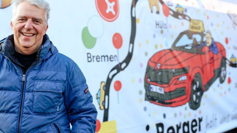 Karneval in Moers: Das größte Taxi im Moerser Zug