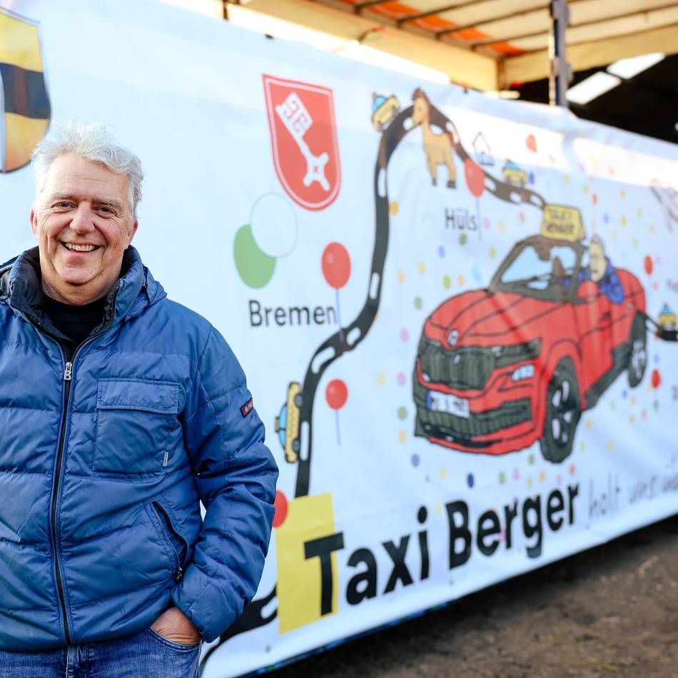 Karneval in Moers: Das größte Taxi im Moerser Zug