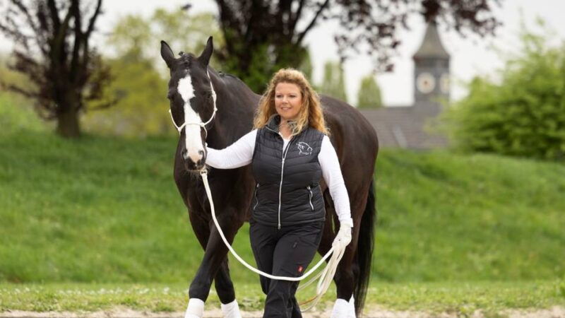 Interview mit Expertin Claudia Münch: Darum wird die Bodenarbeit im Reitsport immer wichtiger
