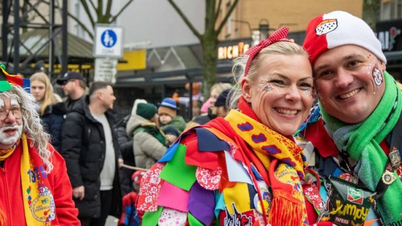 Höhepunkt im Dormagener Karneval: Zug am Eintopfsamstag zieht Tausende in die Innenstadt