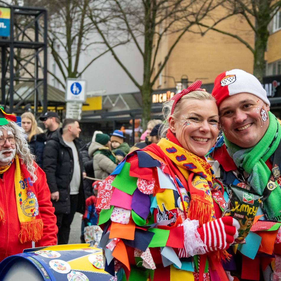 Höhepunkt im Dormagener Karneval: Zug am Eintopfsamstag zieht Tausende in die Innenstadt