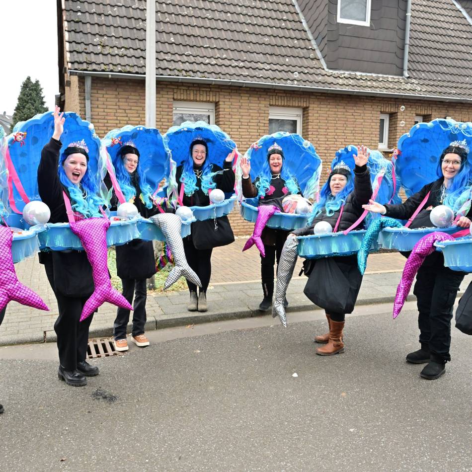 Karnevalszüge in Dormagens Stadtteilen: Wo die Jecken besonders toll kostümiert waren