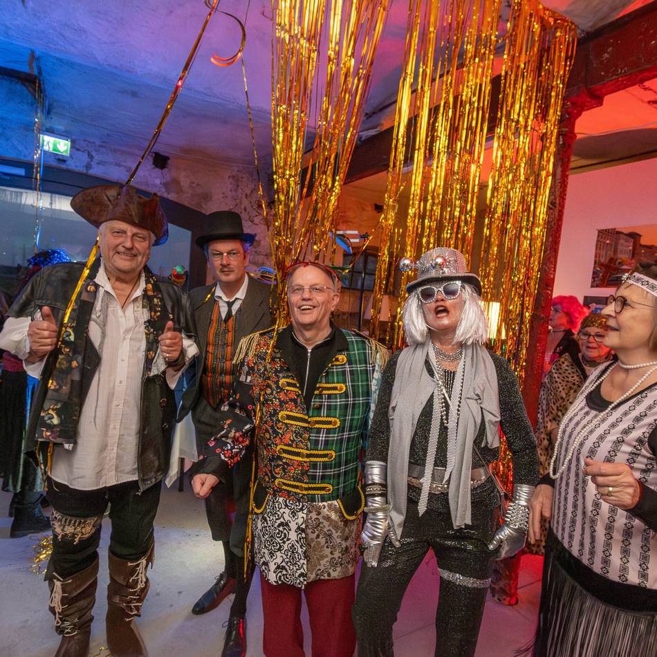 Kostümfest der Kaarster Künstler: Helge Achenbach bietet Jacques Tilly sicheres Quartier an