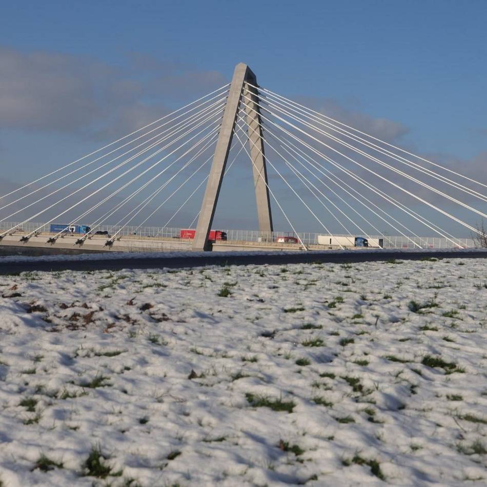 Leverkusener Rheinbrücke: Herabstürzende Eisplatten zwangen zur Vollsperrung der A1