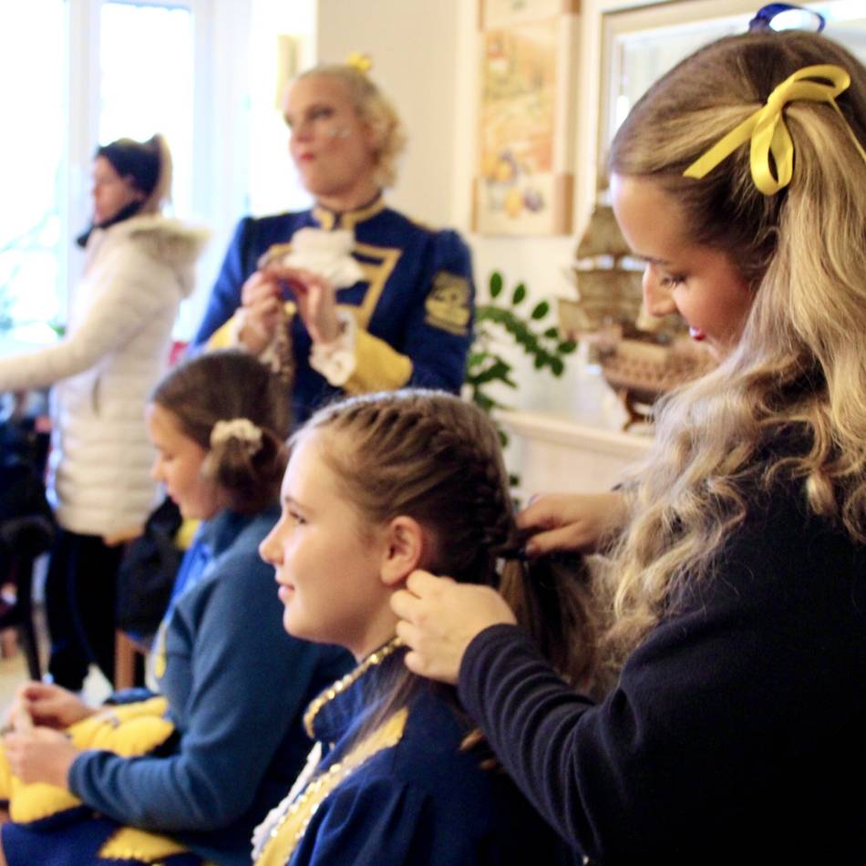 Karneval in Dormagen: Ein Blick hinter die Kulissen – Backstage bei den Gardetänzerinnen