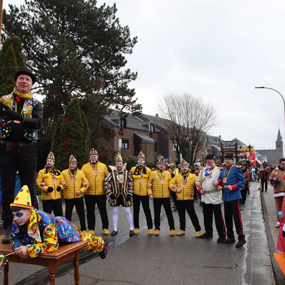 Rosenmontag in Meerbusch: Nierst helau! – Ein ganzes Dorf feiert Karneval