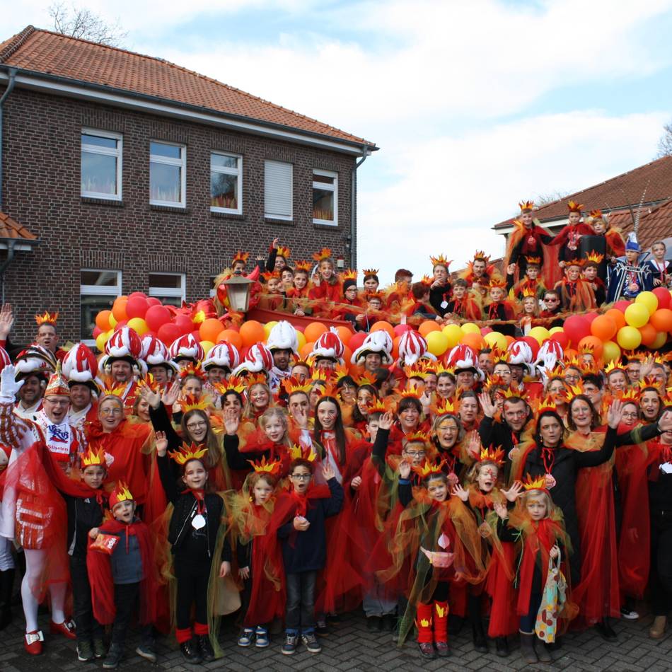 Karnevalszug in Auwel-Holt: Feuer und Flamme für den Kinderkarneval