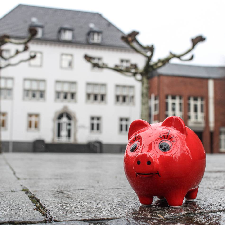 Polit-Streit in Grevenbroich: Spar-Anstöße für Jugendhilfe und Stadtbetriebe lösen große Debatte aus