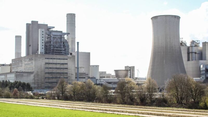 Kraftwerk Frimmersdorf: Vorbereitungen für Sprengung von Kühlturm laufen