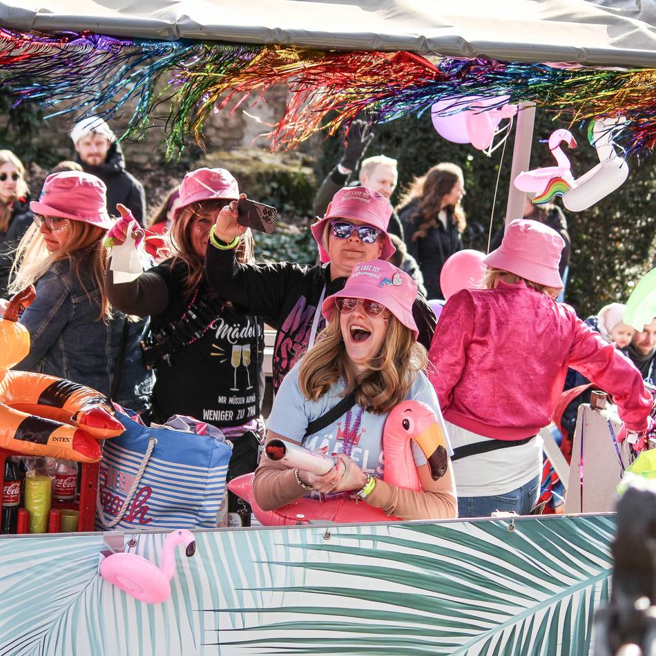 Karneval 2026 in Grevenbroich: Party-Umzug mit Sauerkraut und Trompeter – Hemmerden steht kopf