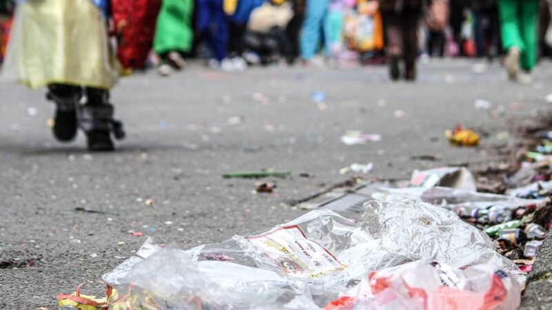 Nach Karneval in Grevenbroich: Streit um Straßenreinigung – Stadt sieht Veranstalter in der Pflicht