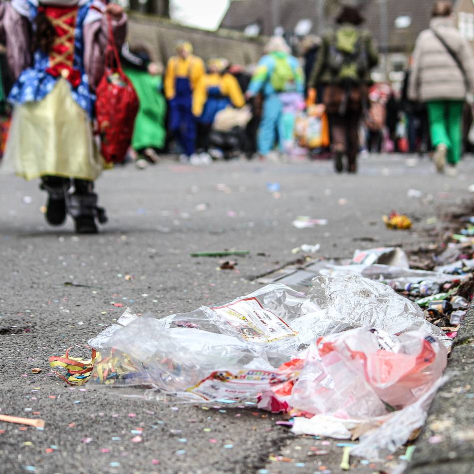 Nach Karneval in Grevenbroich: Streit um Straßenreinigung – Stadt sieht Veranstalter in der Pflicht