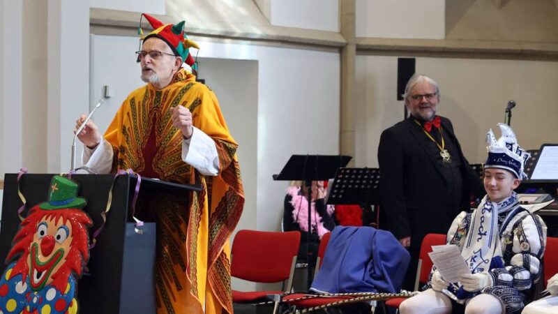 Brauchtum in Mönchengladbach: Katholische Gottesdienste im bunten Narren-Gewand