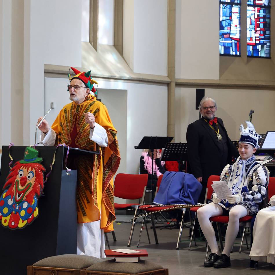 Brauchtum in Mönchengladbach: Katholische Gottesdienste im bunten Narren-Gewand