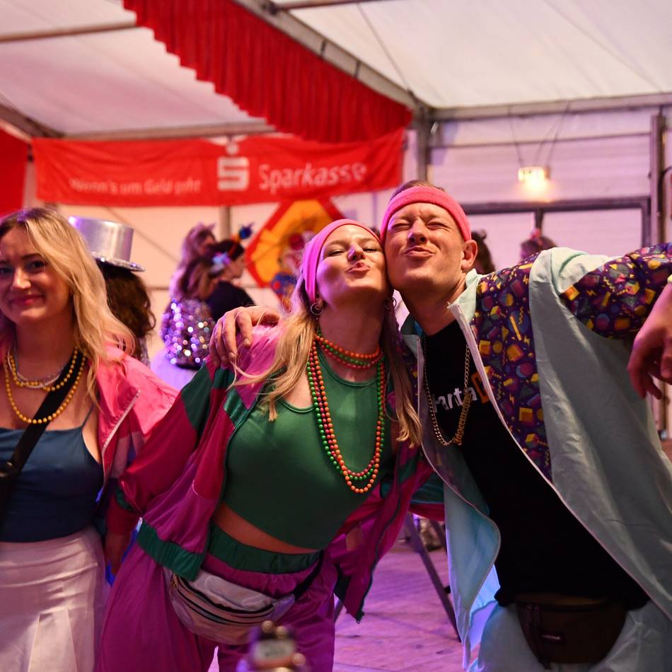 Karneval 2026 in Korschenbroich: Mit Möhnen-Party Start in die Session