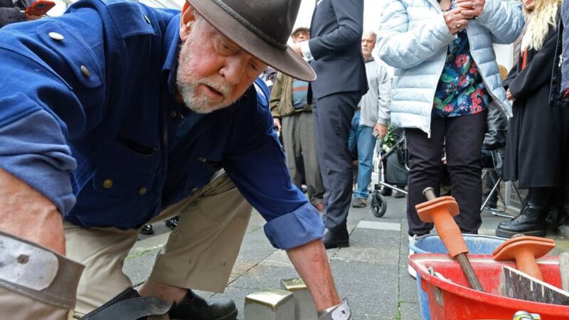 Erinnerung an Opfer der NS-Diktatur in Mönchengladbach: Stadttochter Mags verlegt weitere Stolpersteine von Gunter Demnig