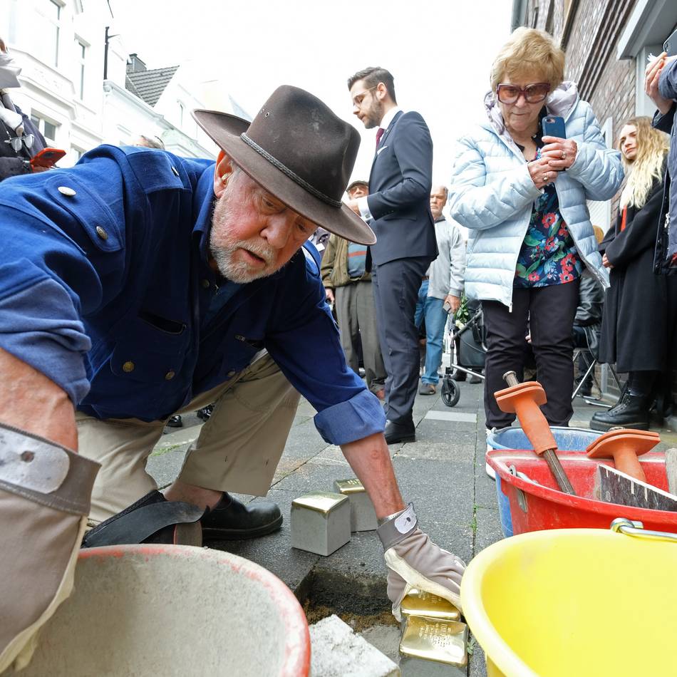 Erinnerung an Opfer der NS-Diktatur in Mönchengladbach: Stadttochter Mags verlegt weitere Stolpersteine von Gunter Demnig
