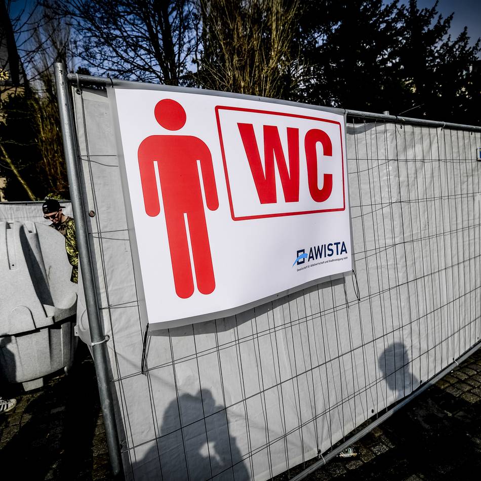 Altweiber und Rosenmontag in Düsseldorf: Wenn man mal muss – hier stehen Toiletten an Karneval