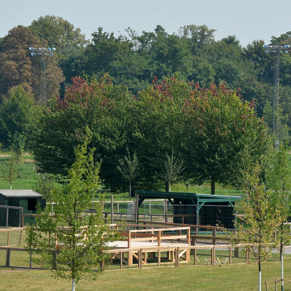 Eingänge für Neusser Schützen und Laga-Besucher: Zaun trennt Festwiese und Landesgartenschau
