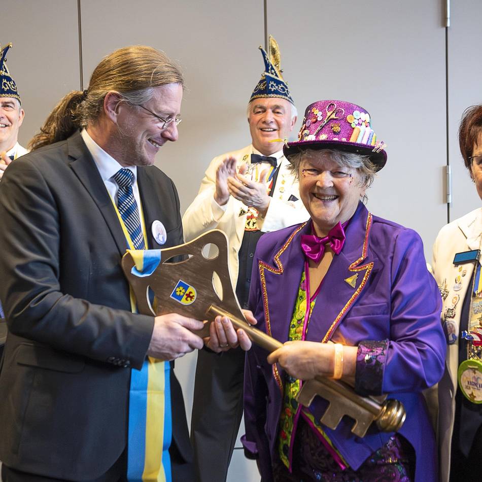 Närrische Schlüsselträgerin: „Superwoman“ Angelika Jovic regiert die Kevelaerer Narren