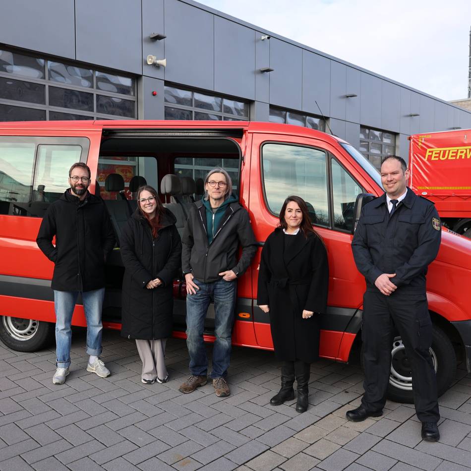 Secondhand-Nutzung in Leverkusen: Ex-Feuerwehr-Mannschaftswagen geht an städtische Jugendhäuser