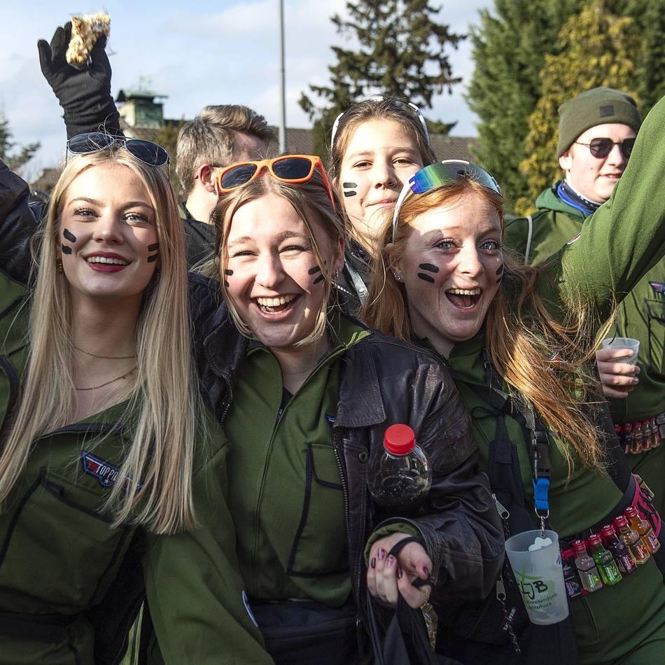 Fröhlicher Straßenkarneval: Winnekendonk feiert zusammen im Sonnenschein