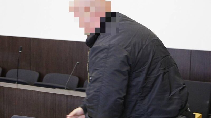 Prozess vor dem Düsseldorfer Amtsgericht: Volksverhetzung – Mann wegen rechter Parole zu Bewährungsstrafe verurteilt